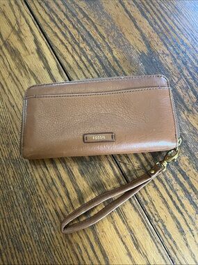 Fossil Tan Brown Leather Zip-Around Wristlet Wallet